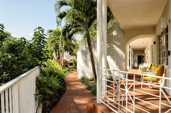 tradewinds apartment hotel a south beach group hotel