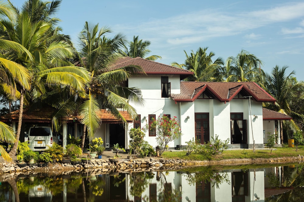 hotel lagoonvilla