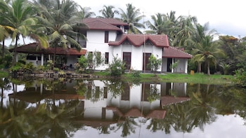hotel lagoonvilla