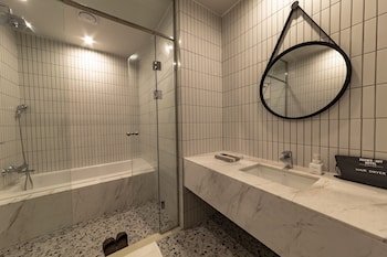 hound gardenandterrace hotel