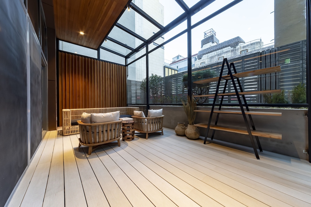 hound gardenandterrace hotel