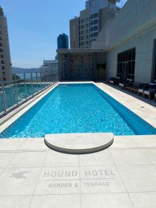 hound gardenandterrace hotel