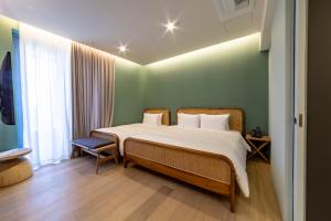 hound gardenandterrace hotel