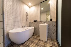 hound gardenandterrace hotel