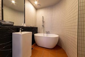 hound gardenandterrace hotel