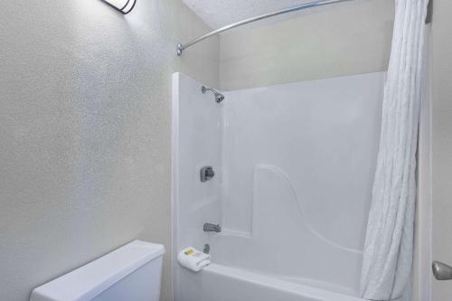 americana inn a travelodge by wyndham