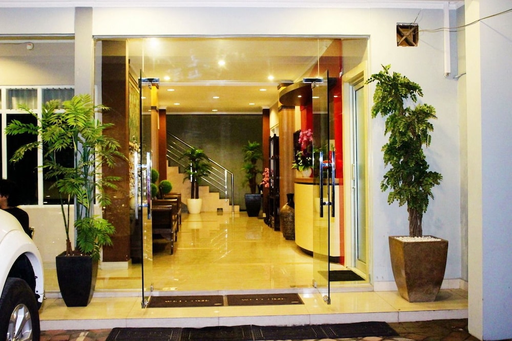 Novatel Yogyakarta,,3 star