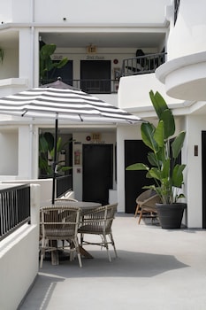 The Surfbreak Hotel,,2.5 star