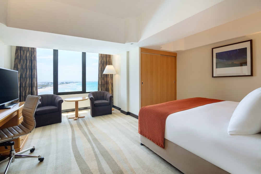 crowne plaza muscat an ihg hotel