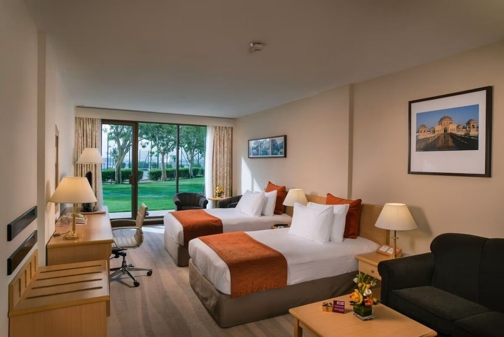 crowne plaza muscat an ihg hotel