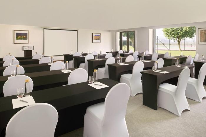 crowne plaza muscat an ihg hotel