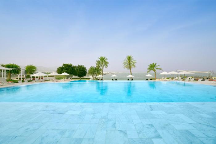 crowne plaza muscat an ihg hotel