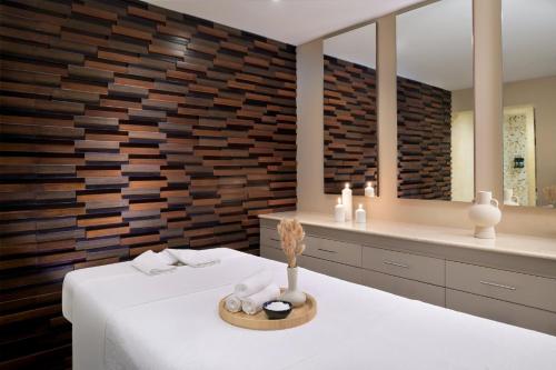 crowne plaza muscat an ihg hotel