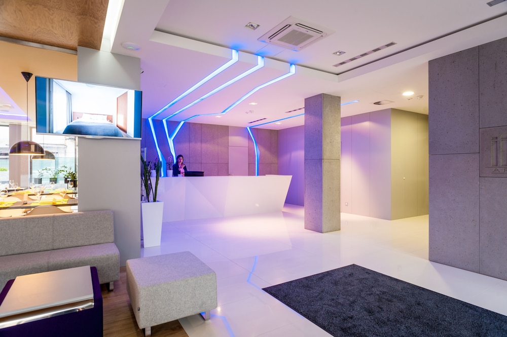 aparthotel invite