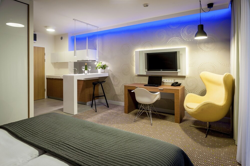 aparthotel invite