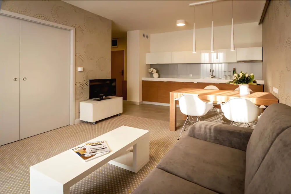 aparthotel invite
