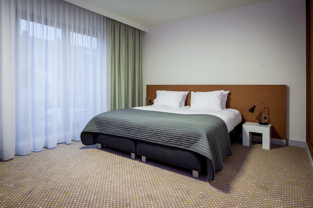 aparthotel invite