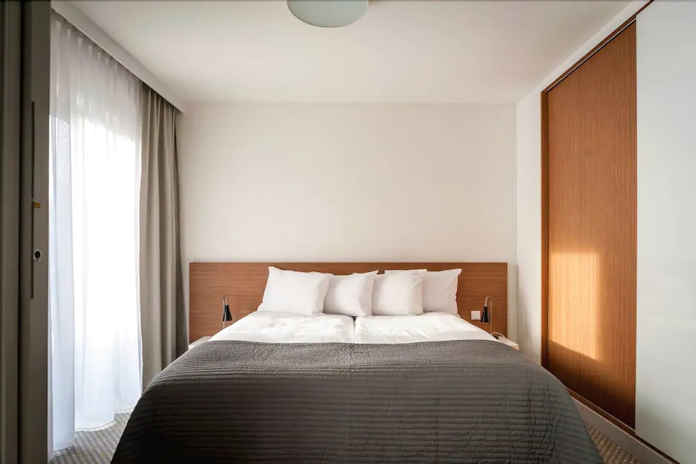 aparthotel invite