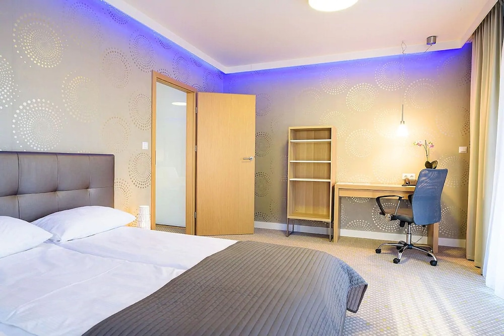 aparthotel invite