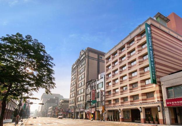 green world triplebeds hotel