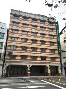 green world triplebeds hotel