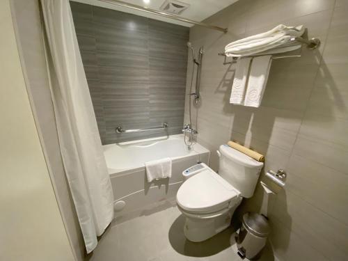 green world triplebeds hotel