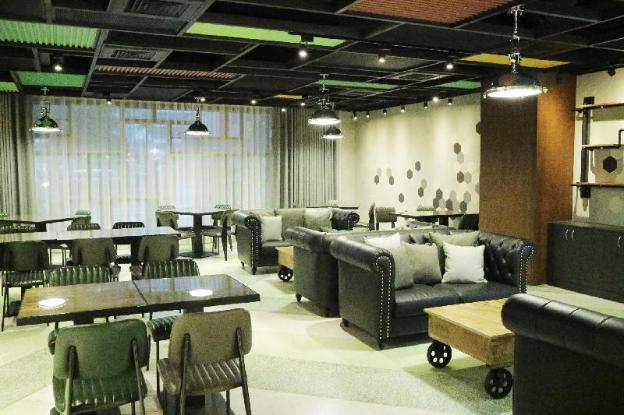 green world triplebeds hotel