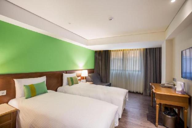 green world triplebeds hotel