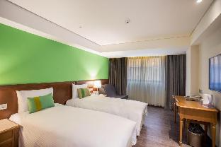 green world triplebeds hotel
