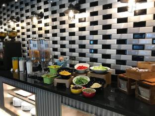 green world triplebeds hotel