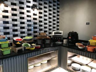 green world triplebeds hotel