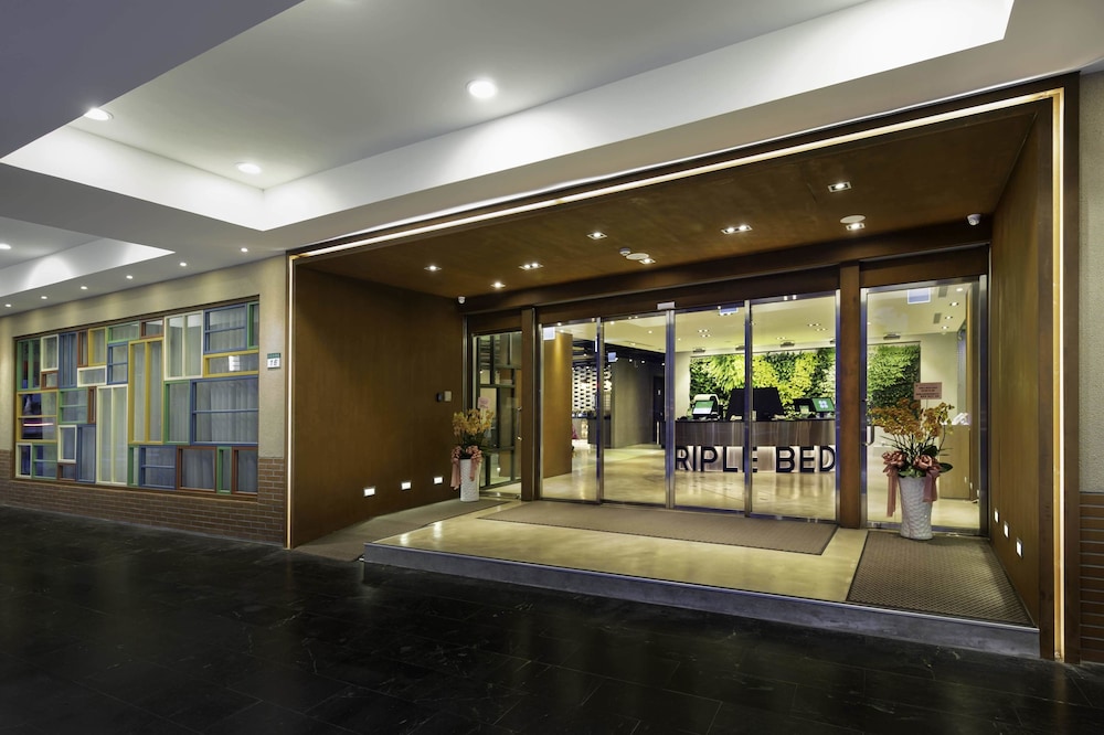 green world triplebeds hotel