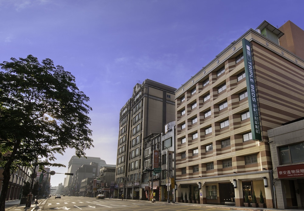 green world triplebeds hotel