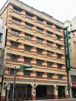 green world triplebeds hotel