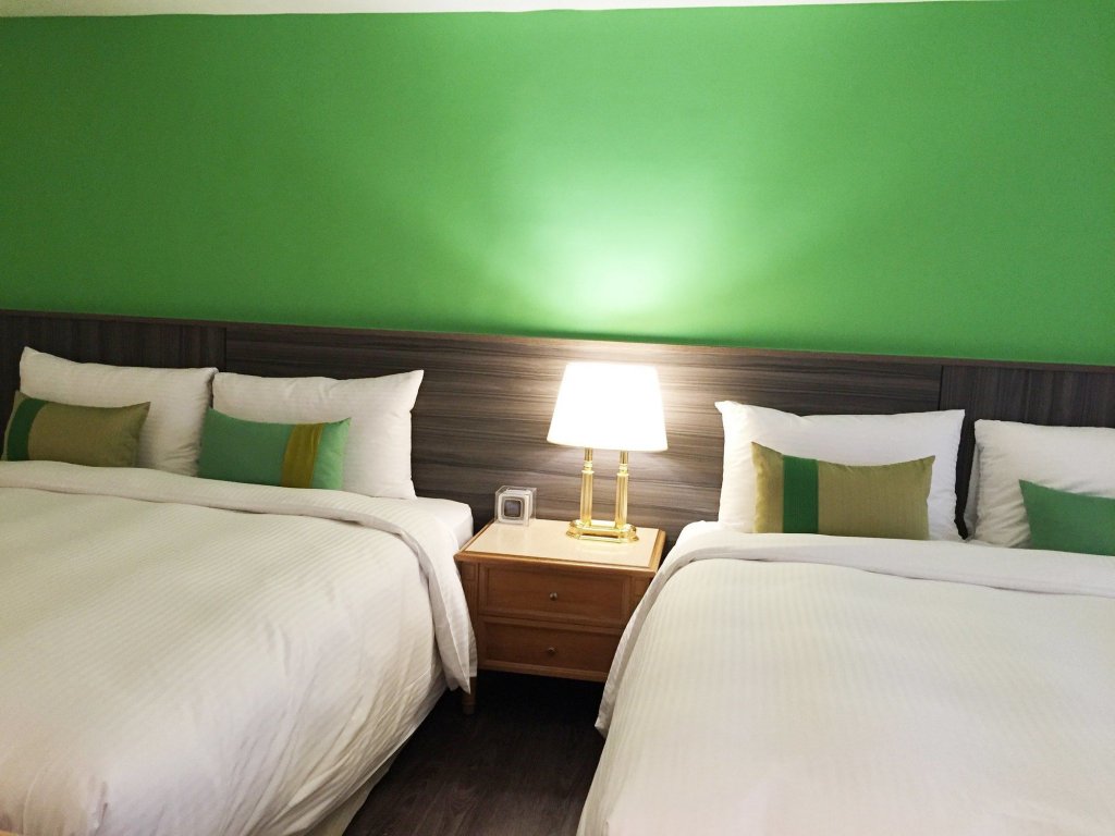 green world triplebeds hotel