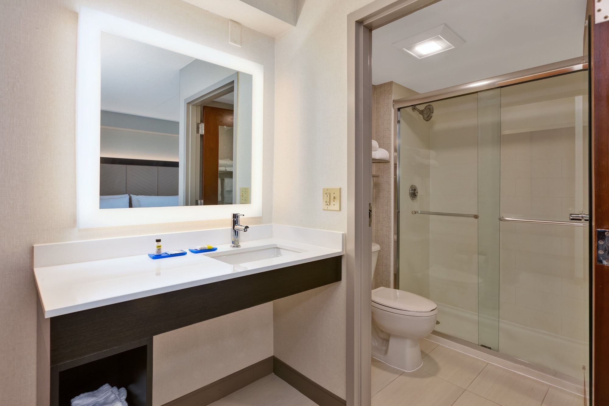 holiday inn express and suites blacksburg university area