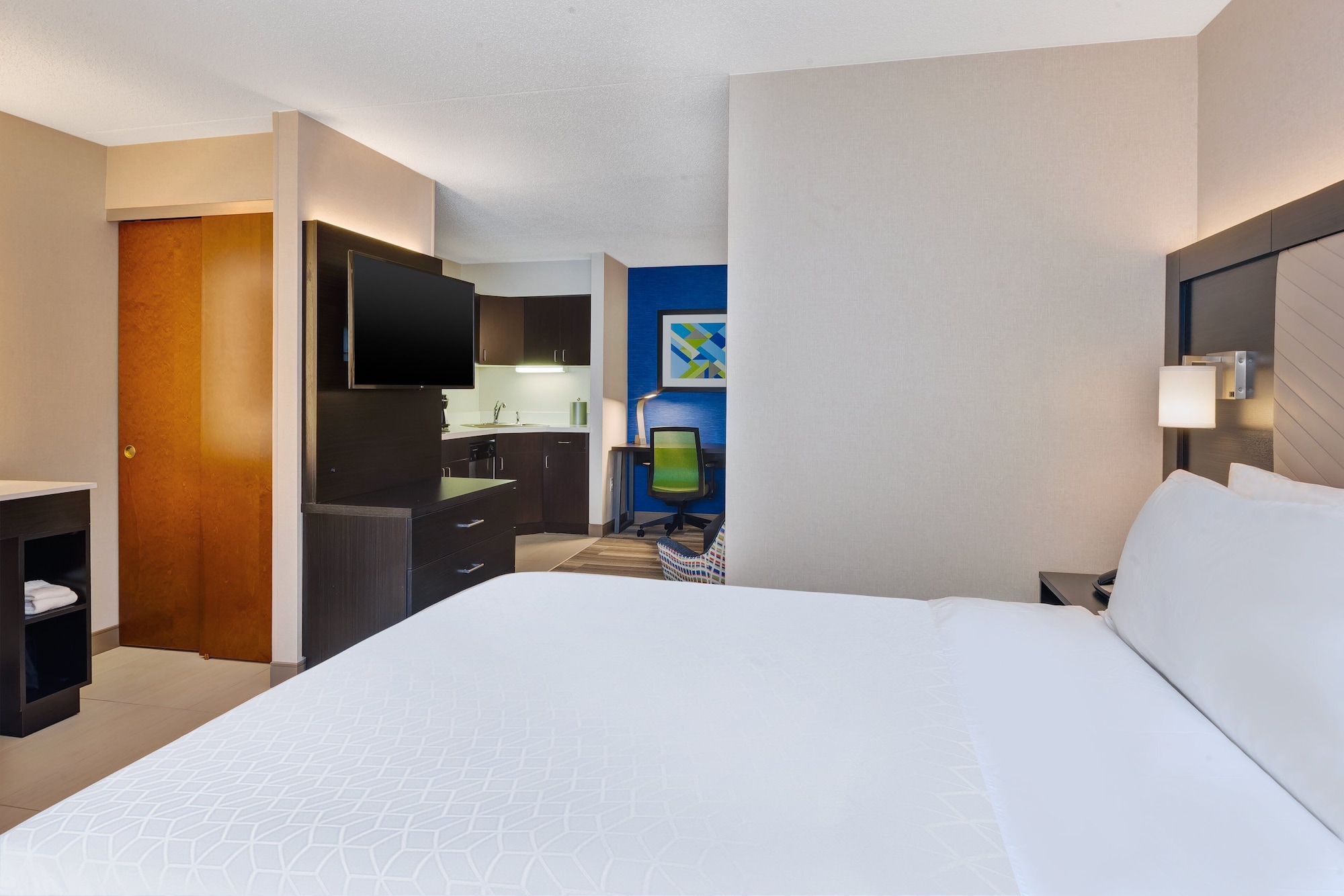 holiday inn express and suites blacksburg university area