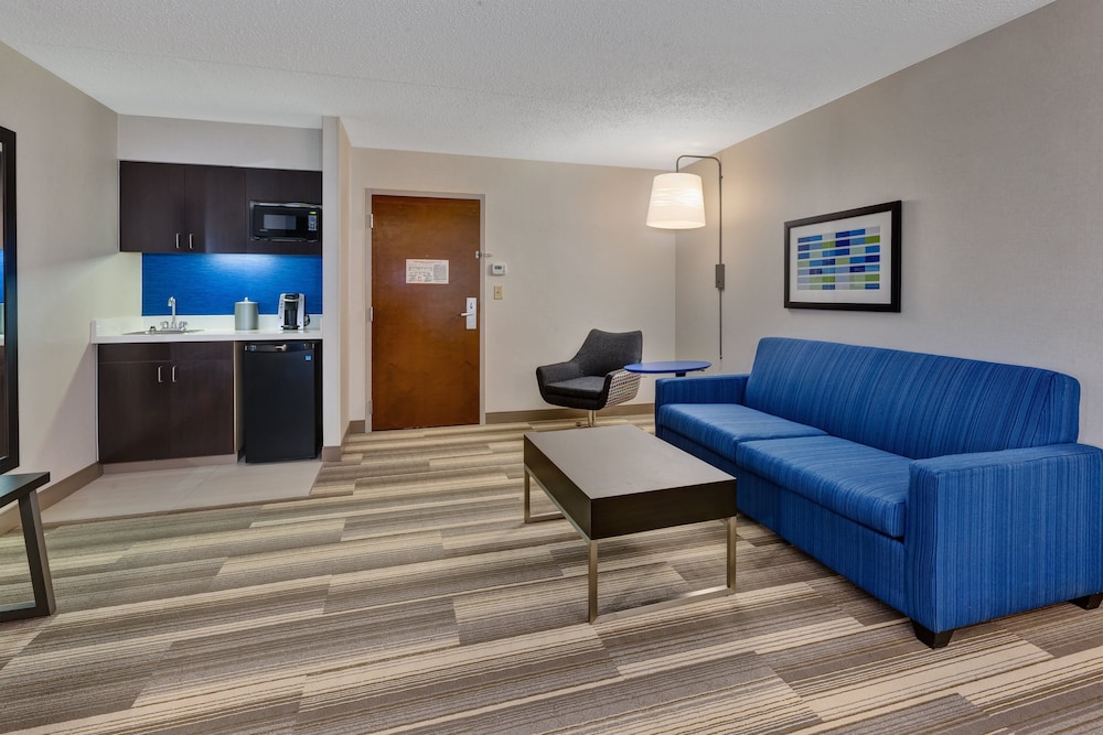 holiday inn express and suites blacksburg university area