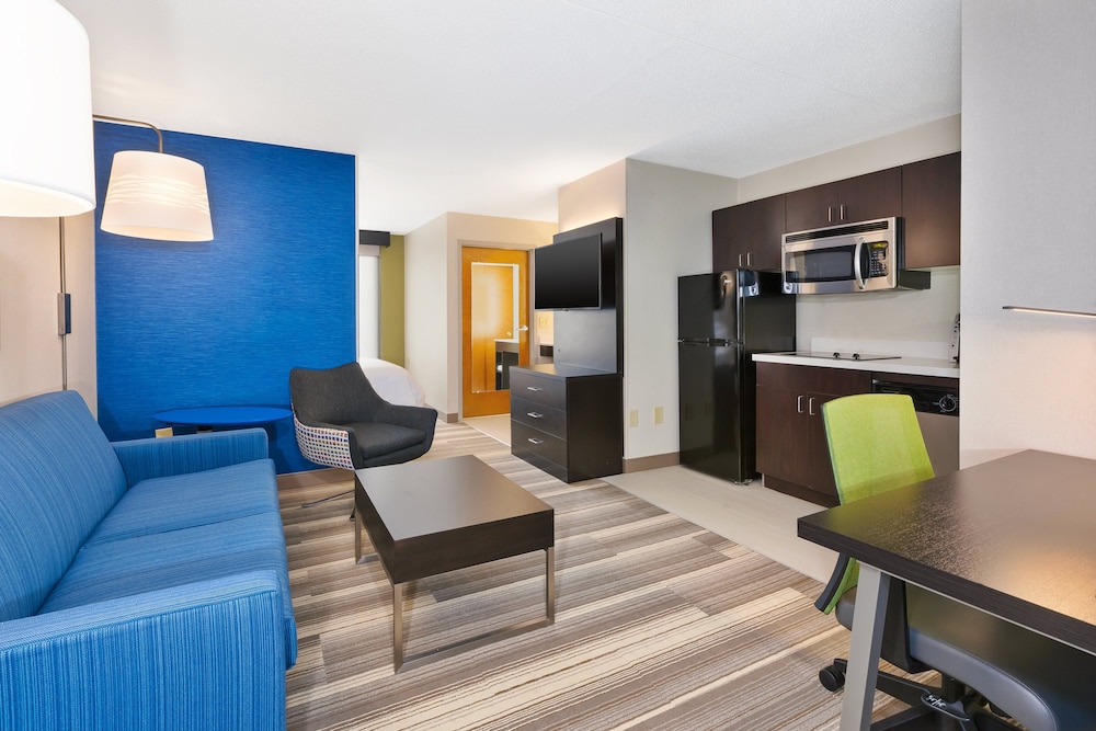 holiday inn express and suites blacksburg university area