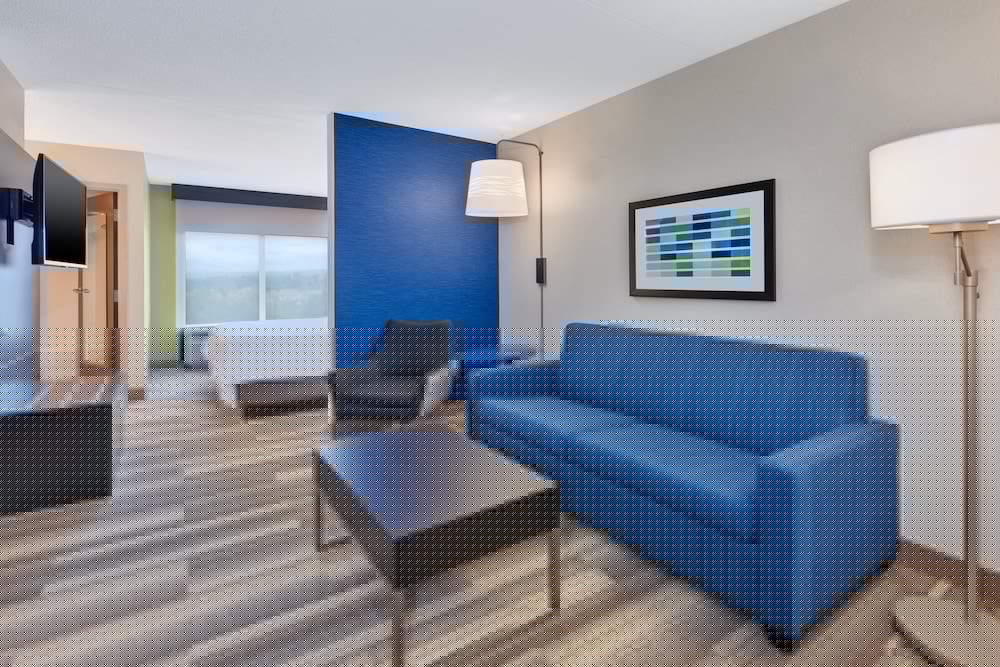 holiday inn express and suites blacksburg university area