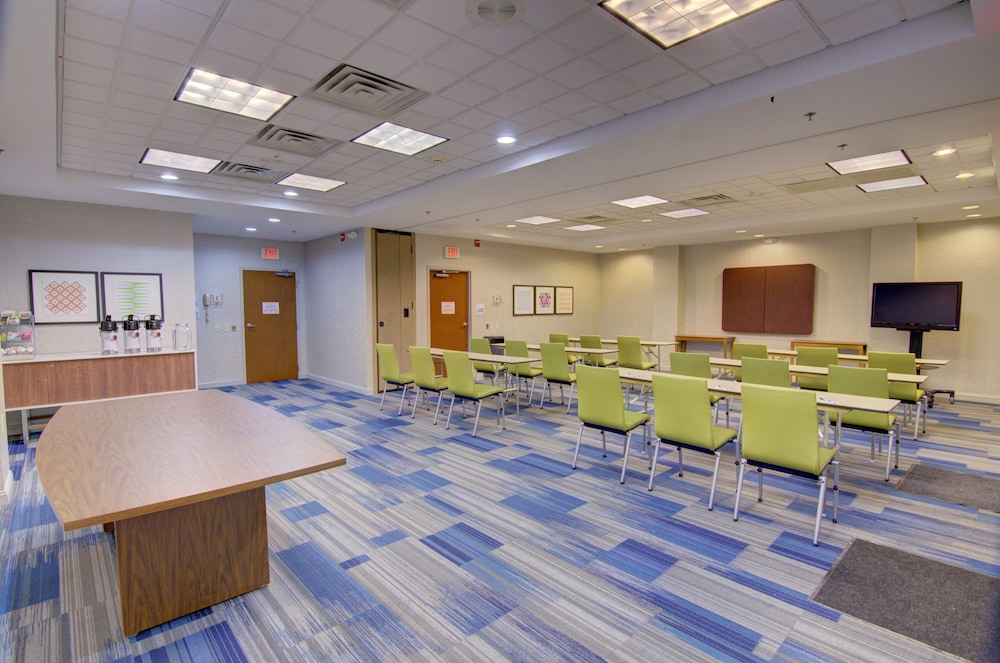 holiday inn express and suites blacksburg university area