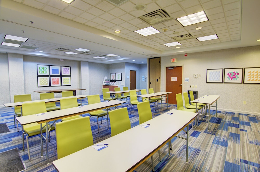 holiday inn express and suites blacksburg university area