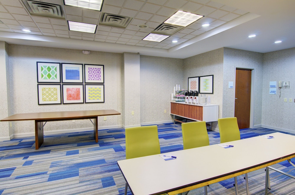 holiday inn express and suites blacksburg university area