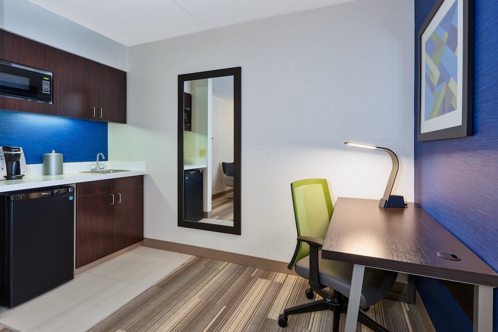 holiday inn express and suites blacksburg university area