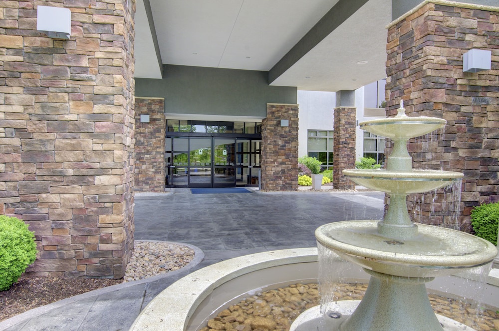 holiday inn express and suites blacksburg university area