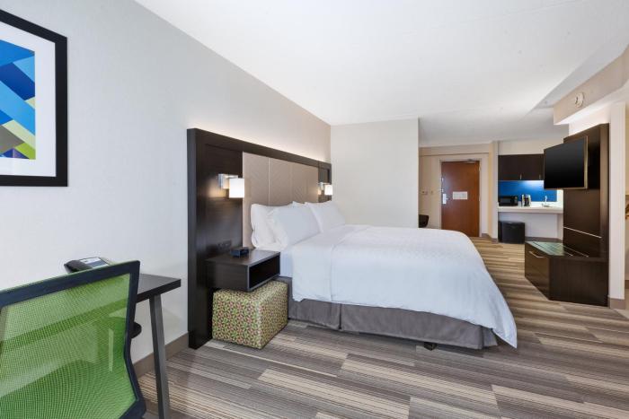 holiday inn express and suites blacksburg university area
