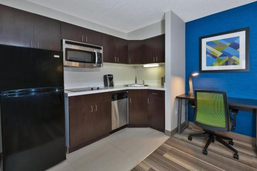 holiday inn express and suites blacksburg university area