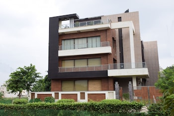 when in gurgaon service apartments near medanta medicity
