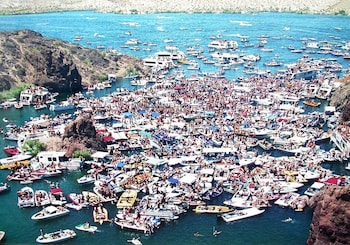 Island Suites,,2.5 star