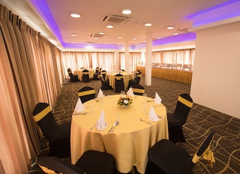 Gsh Colombo,Nuwara Eliya>>Colombo,3.5 star